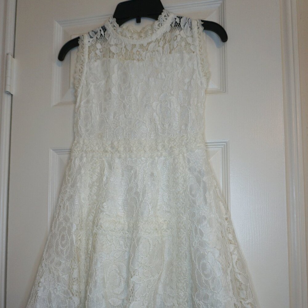 Off white sleeveless lace dress size 7